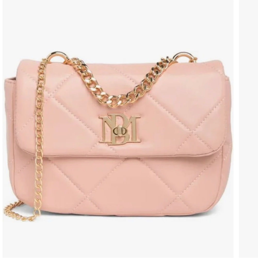 Host Pick 🎉🎉🎉Quilted crossbody bag by viviglam 👜👜🌹🌹🌸🌸